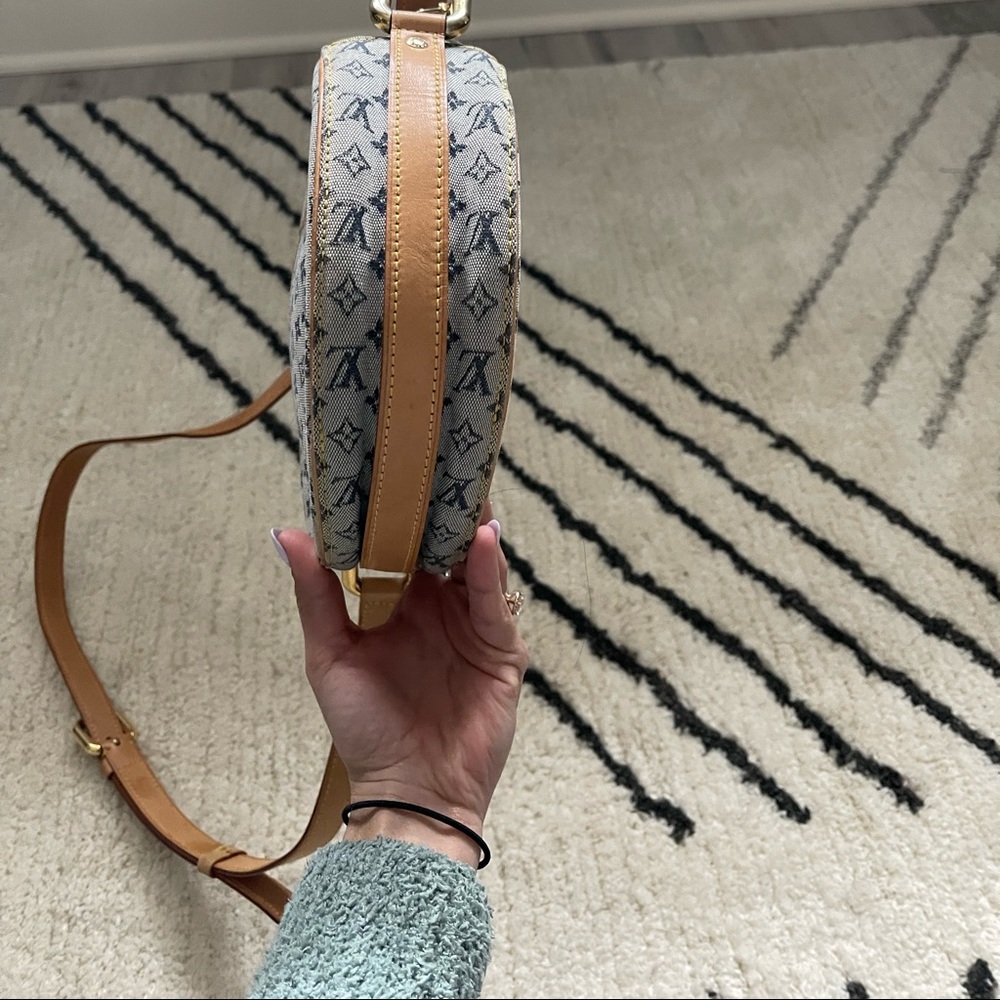 Louis Vuitton! RARE🤍🥰🥰🥰 - Picture 2 of 3